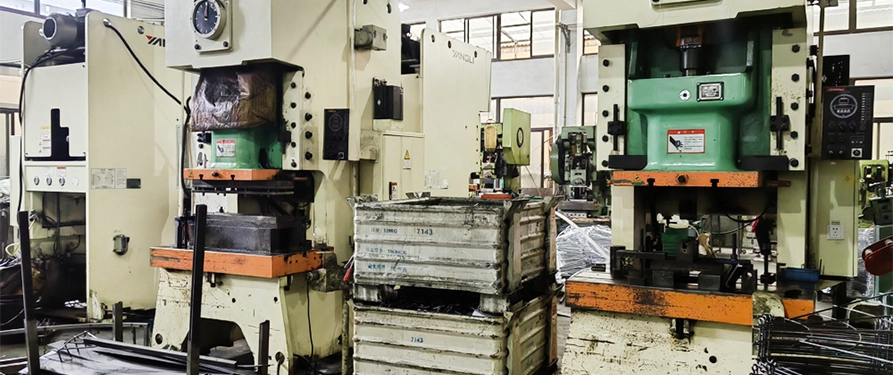 Jiaxing Yuxin Junjie Fabbrica di plastica hardware elettrico